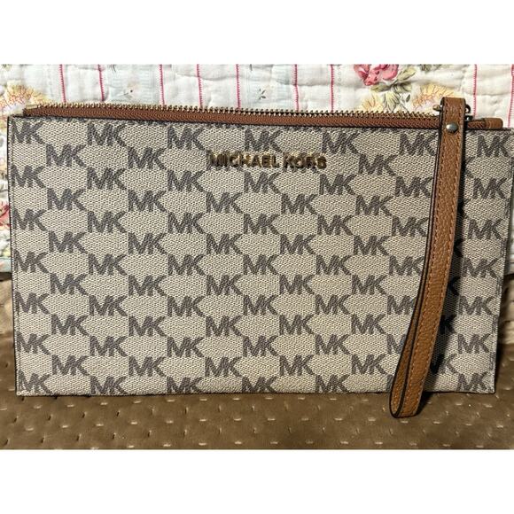 Michael Kors Jet Set Logo Coated Canvas Pouch - Beige - Picture 2 of 9